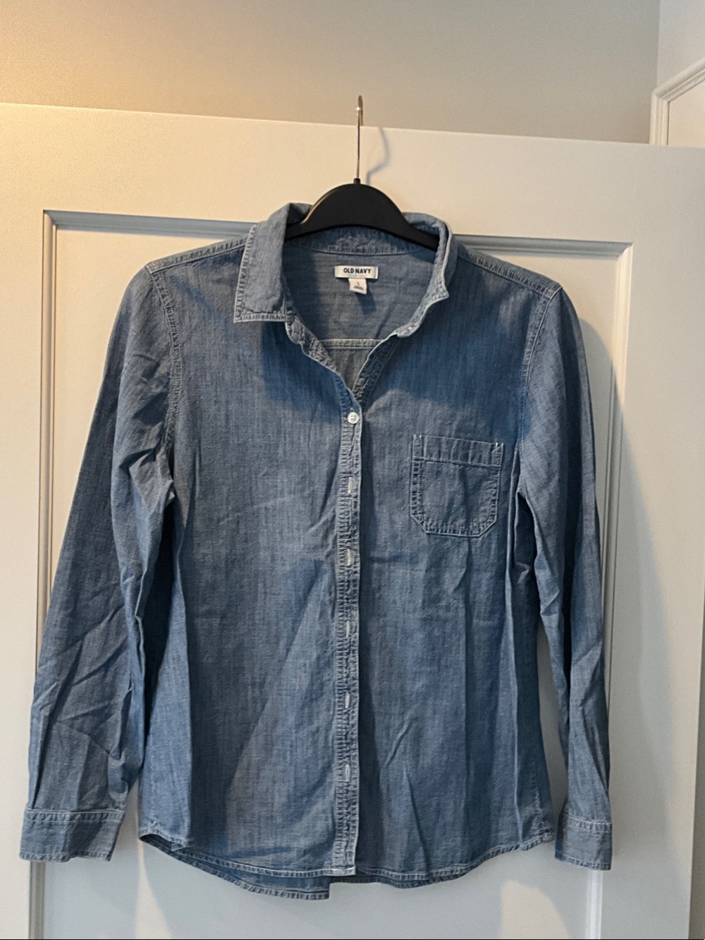 Old Navy Women’s Chambray Button-Down Shirt in Light Blue